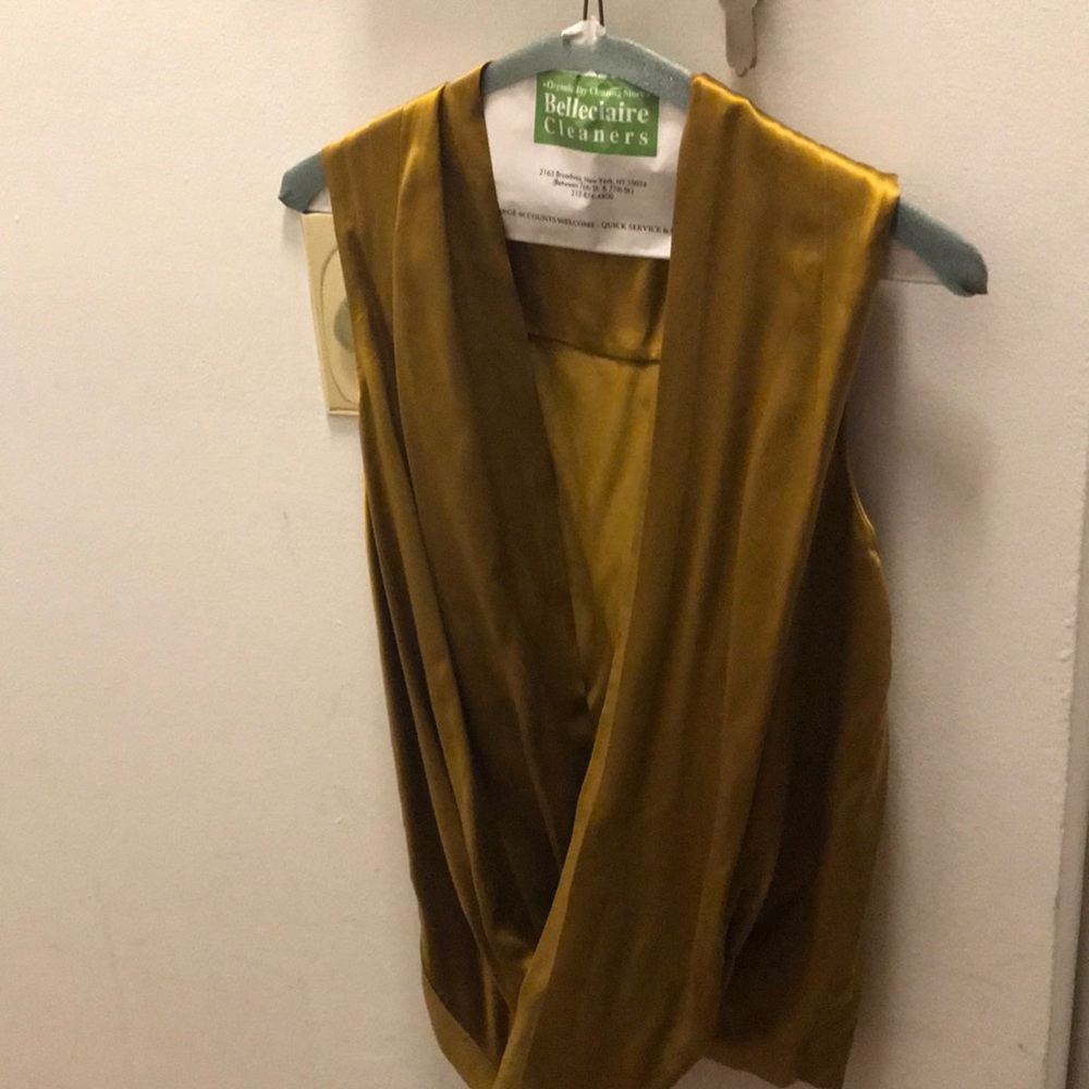 DVF surplice silk sleeveless top. Size 0.